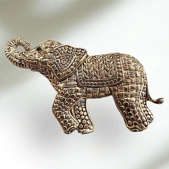 Vtg Elephant Brooch Pin Unsigned Silver Tone Clear Rhinestone Eye 2.5” Trunk Up - Picture 1 of 2